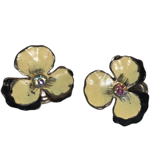 Vintage Clip on Floral Earrings - Picture 2 of 4